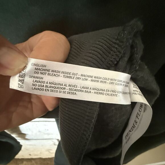 Christmas Crew Neck Sweatshirt DENIM & FLOWER HO HO HO SANTA Size Large Pullover - Picture 7 of 7